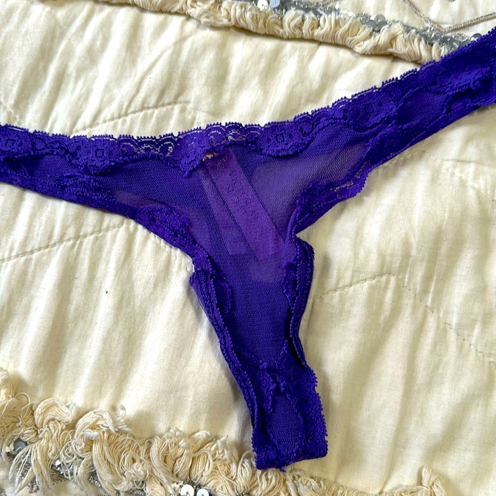 VS thong panty. Purple. Size L